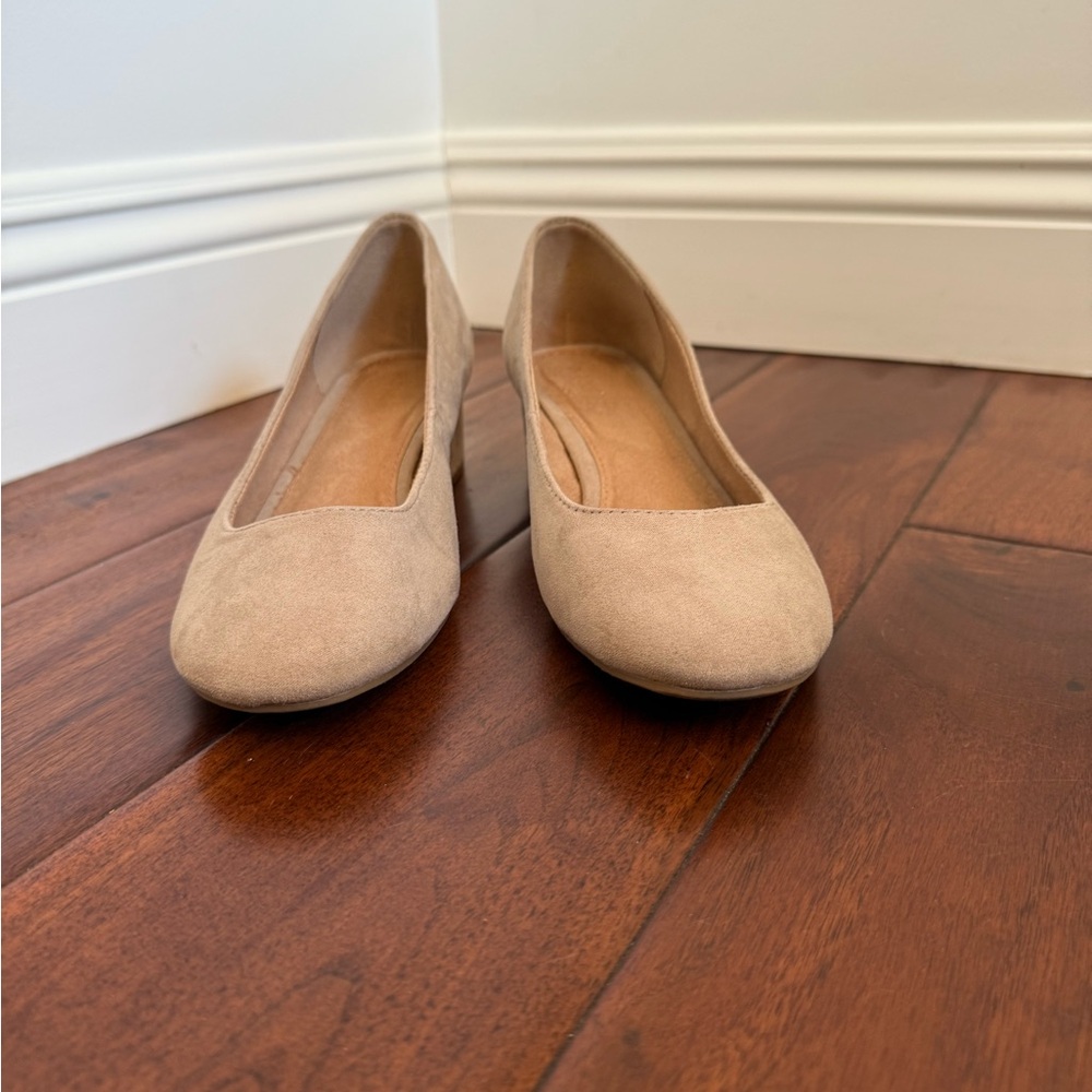 Old Navy Faux Suede Mid-Heel Pumps - Size 8.5